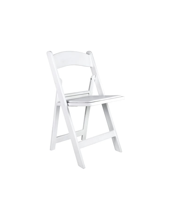 Silla plegable blanca de resina con asiento acolchado, ideal para bodas y ceremonias al aire libre en Higüey